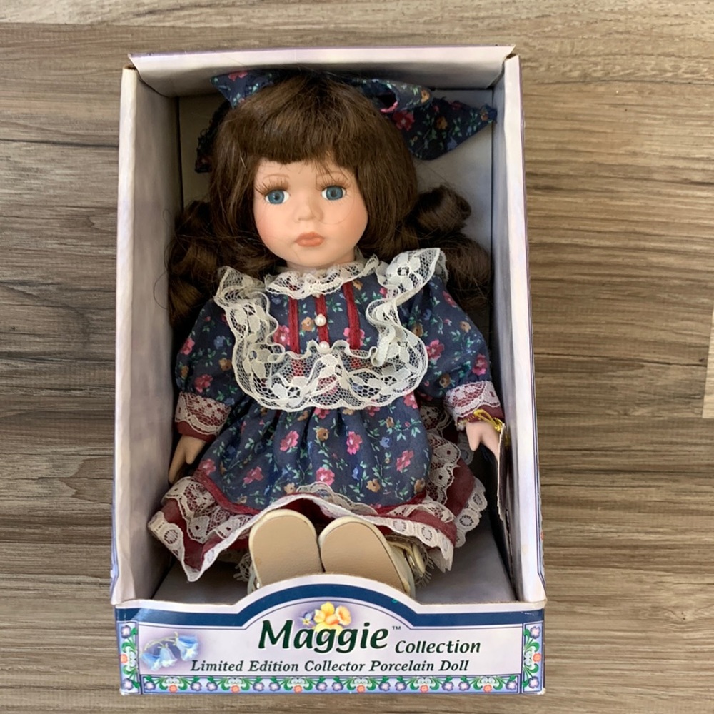 Maggie Doll Collection 1999 Limited Edition Collector Porcelain Vintage New 90s